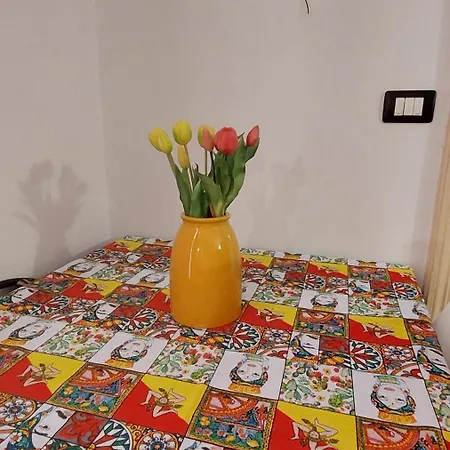 Ciuri Tuttu L'annu بيت ضيافة